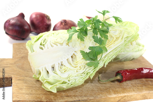 Photo: Spitzkohl auf einem Brett Spitzkohl auf einem Brett