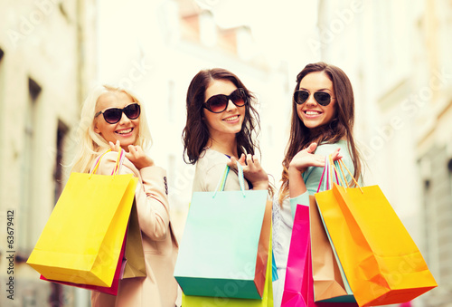 Photo: girls with shopping bags in ctiy girls with shopping bags in ctiy