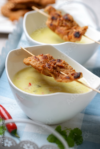 Photo: Kokos-Curry-Suppe mit Sojafleisch-Spießen Kokos-Curry-Suppe mit Sojafleisch-Spießen