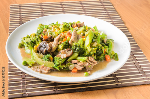 Photo: Stir fried Broccoli ,Carrot, Sweet corn, Green Bean and Onion wi Stir fried Broccoli ,Carrot, Sweet corn, Green Bean and Onion wi