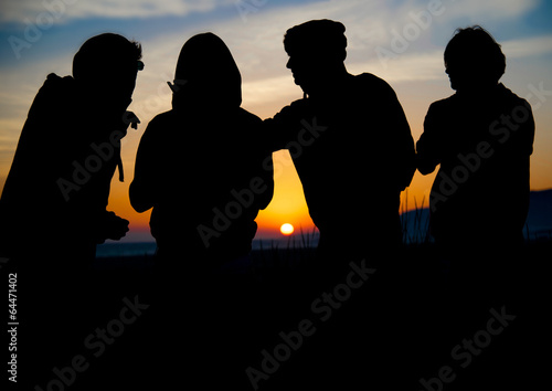 Photo: Silhouetten vor Sonnenuntergang Silhouetten vor Sonnenuntergang