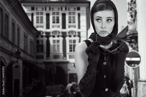 Obraz w ramie beautiful young woman in retro style
