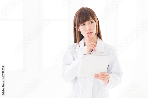 Photo: 白衣の女性 白衣の女性