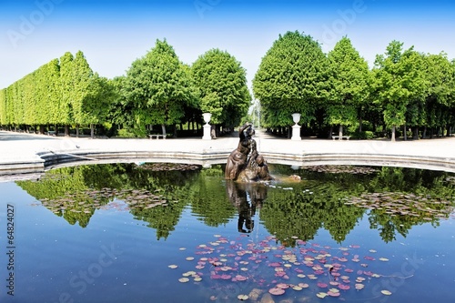 Photo: Fountain in Schonbrunn garden in Vienna Fountain in Schonbrunn garden in Vienna