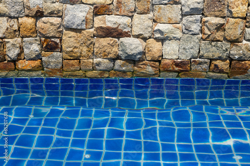 Photo: Piscina rivestita con pietra naturale. Piscina rivestita con pietra naturale.
