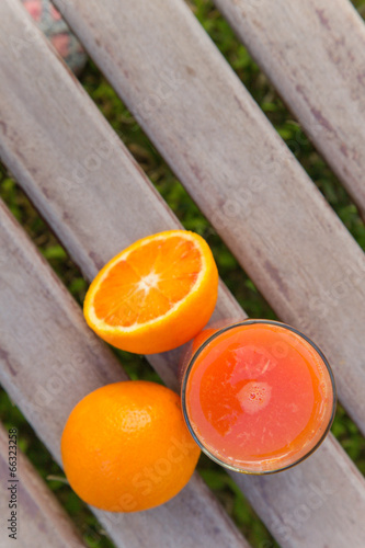 Photo: Oranges and a glass of fresh orange juice Oranges and a glass of fresh orange juice