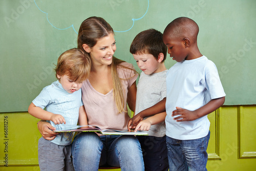 Photo: Child day care worker with children Child day care worker with children