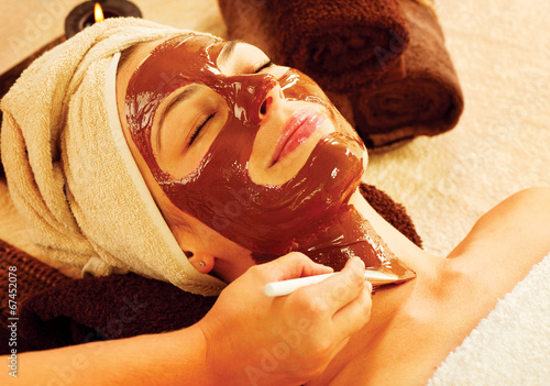 Photo: Spa therapy for young woman with chocolate mask at beauty salon Spa therapy for young woman with chocolate mask at beauty salon