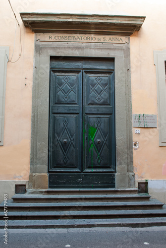 Photo: Portone verde ingresso vecchio palazzo signorile, Pisa Portone verde ingresso vecchio palazzo signorile, Pisa