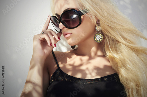 Photo: beautiful woman in sunglasses.beauty blond girl.Summer beautiful woman in sunglasses.beauty blond girl.Summer