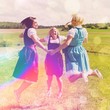 Drei Mädchen im Dirndl Drei Mädchen im Dirndl