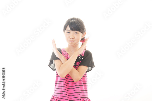Photo: 禁煙の意思表示をする女の子 禁煙の意思表示をする女の子