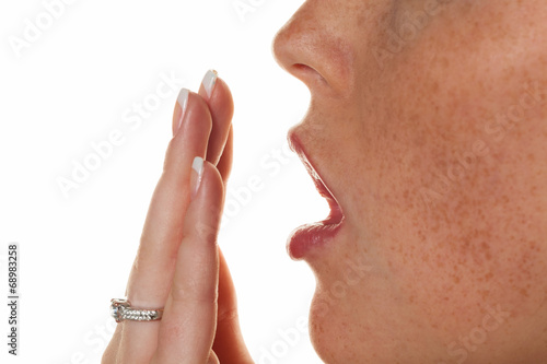 Photo: junge Frau gähnt junge Frau gähnt