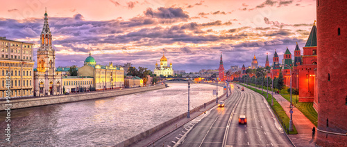 Plakat Moskwa linia horyzontu przy czerwonym wieczór światłem, federacja rosyjska