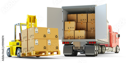 Zdjęcie XXL Transport towarowy, przesyłki paczek, logistyka magazynowa oraz koncepcja załadunku i rozładunku ładunku, ciężarówka dostawcza pełna kartonów i wózek widłowy z paletą na białym tle