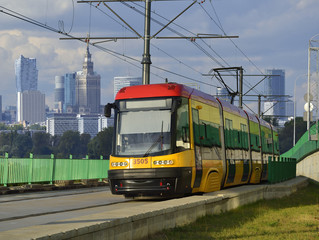 Panorama nowoczesnej Warszawy, miejskie środki transportu