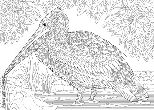 Plakat Stylizowany pelikan ptak wśród ulistnienia. Odręczny szkic dla dorosłych anty stres kolorowanki książki strony z doodle i zentangle elementów.
