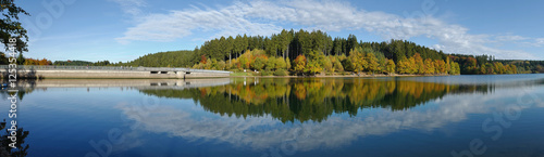 Obraz na płótnie Panorama Bruchena tama blisko Marienheide w Oberbergischer ziemi