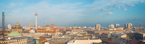 Zdjęcie XXL BERLIN, NIEMCY, LUTY - 16, 2017: Panorama Berlin w wieczór świetle.