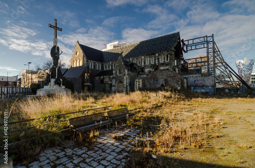 Plakat Christchurch, Nowa Zelandia, 7 sierpnia 2016: Christchurch, słynna katedra w Christchurch, została poważnie uszkodzona i straciła swoją iglicę po trzęsieniu ziemi w Christchurch w lutym 2011 roku.