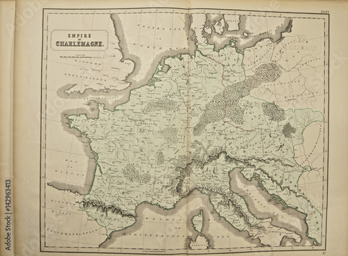 Zdjęcie XXL Imperium Karola Wielkiego. Starożytna mapa świata. Wydane przez George'a Philipa i syna w Londynie w 1857 r. I nie podlegają prawom autorskim.