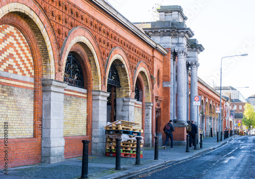 Zdjęcie XXL DUBLIN IRLANDIA, Marzec, - 31, 2017: Tradycyjny antykwarski miasto budynek w Dublin Irlandia