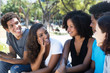 Gruppe internationaler Jugendlicher hat Spass Gruppe internationaler Jugendlicher hat Spass