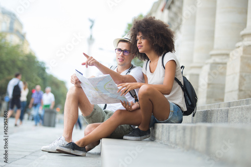 happy tourists with map sightseeing city