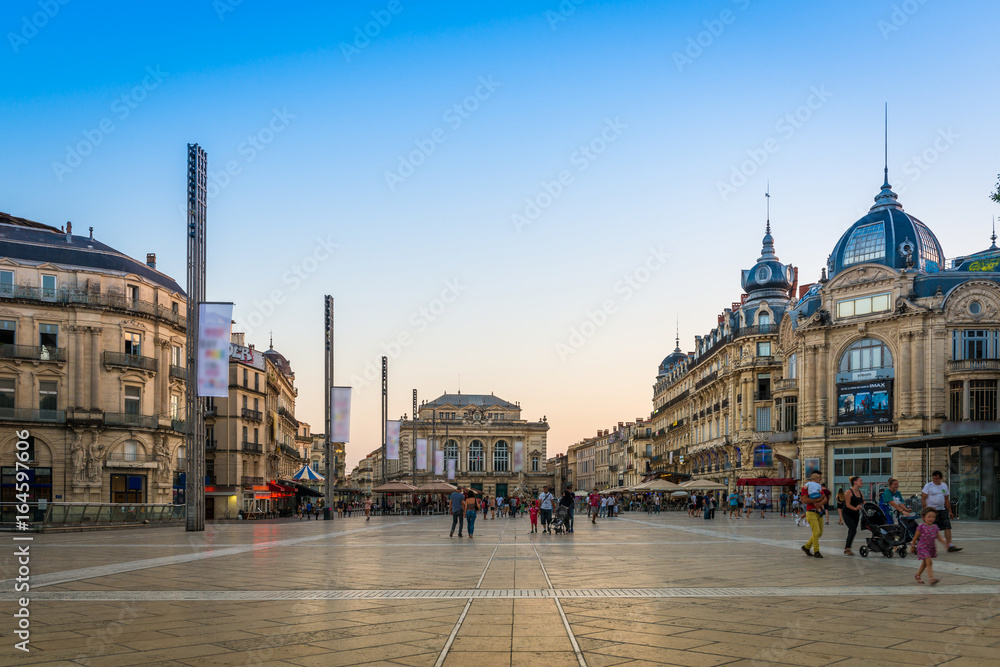 1000_F_164597606_FHJhndoVbKV5OLulGuwo7aoTYlyEsYAy.jpg