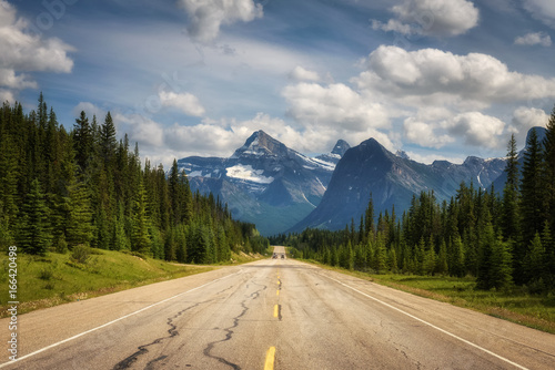 Zdjęcie XXL Malownicze Icefields Pkwy podróżujące przez Parki Narodowe Banff i Jasper