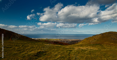 Zdjęcie XXL Panoramiczny strzał Holyrood park i Arthurs Seat w Edynburg, Szkocja, UK