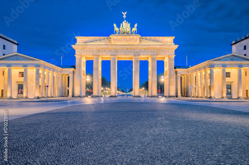 Zdjęcie XXL Brandenburg brama lub Brandenburger Tor w Berlin, Niemcy przy nocą