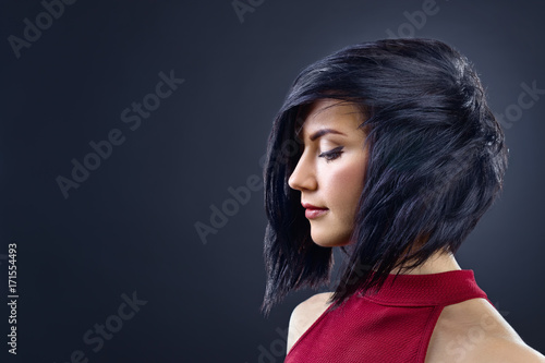 Zdjęcie XXL Piękna brunetki kobieta z perfect fryzury i profesjonalisty makeup