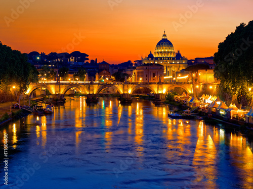 Zdjęcie XXL Rome zmierzch widok St. Peter kopuła, Tiber rzeka i St Angel most