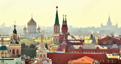 Plakat Widok z lotu ptaka popularny punkt zwrotny, Kremlin, Moskwa, Rosja podczas dnia.