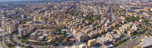 Zdjęcie XXL Panoramiczny widok z południowo-wschodniej Rzymu. Villa Fiorelli jest rozpoznawana i obszar, który przechodzi od Tuscolana do Pigneto. Wiele budynków kryje widok na ulice przecinające miasto.