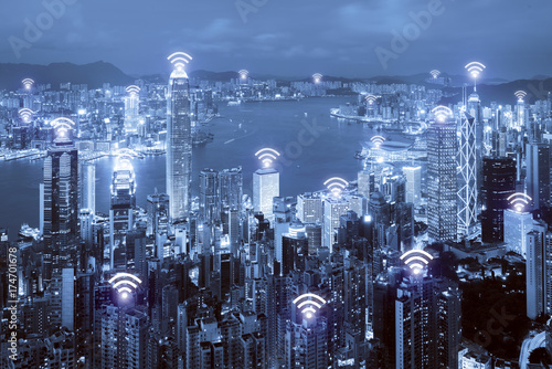 Plakat Ikona Wi-Fi i miasto Hongkong z bezprzewodowym połączeniem sieciowym. Hongkong - inteligentne miasto i bezprzewodowa sieć komunikacyjna, obraz abstrakcyjny, internet rzeczy.