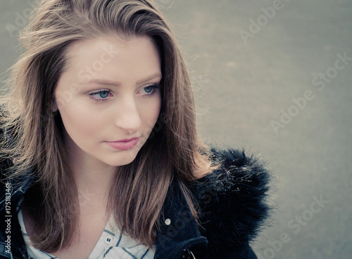 Nahaufnahme einer jungen hübsche Frau 