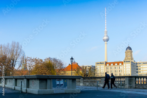 Plakat BERLIN, NIEMCY Grudzień 24, 2016: Tv Fersehturm na Grudniu 24 lub wierza, BERLIN, Niemcy.