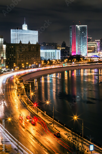 Plakat Widok budynku Novy Arbat Street oraz budynku i domu rządu Federacji Rosyjskiej