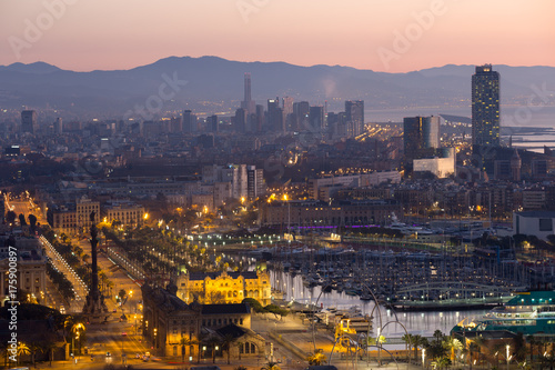Plakat Panoramiczny widok na Port Vell i dzielnicę La Barceloneta. Barcelona, Hiszpania