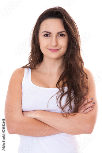 Junge Frau vor weißem Hintergrund