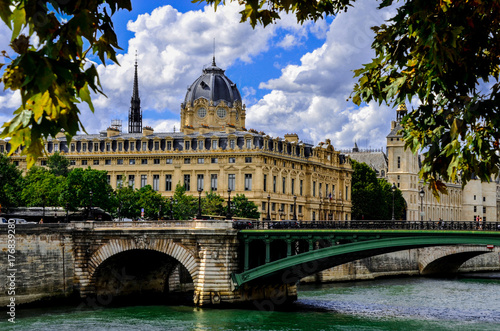 Le long de la Seine, Paris