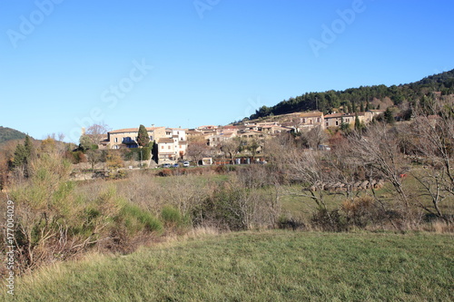 Zdjęcie XXL francuska wioska w Corbieres, Aude, Occitanie w południowej Francji