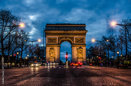 Arc de triomphe by night, Paris
