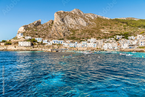 Zdjęcie XXL Widok Levanzo wyspa w morzu śródziemnomorskim za zachód od Sicily, Trapani, Włochy