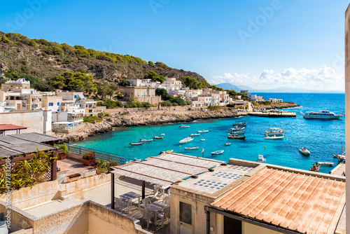 Zdjęcie XXL Widok Levanzo wyspa w morzu śródziemnomorskim za zachód od Sicily, Trapani, Włochy