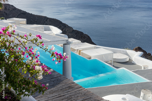 Terrasse mit Pool in Oia Santorin