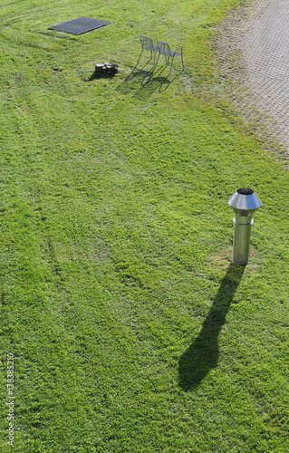 Schatten auf der Wiese