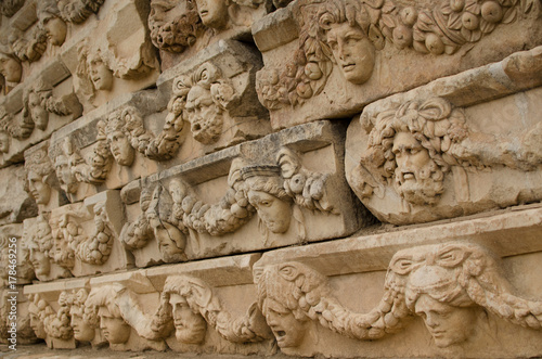Zdjęcie XXL Szczegół od ściany przy Romańskim antykwarskim miastem Aphrodisias, Turcja